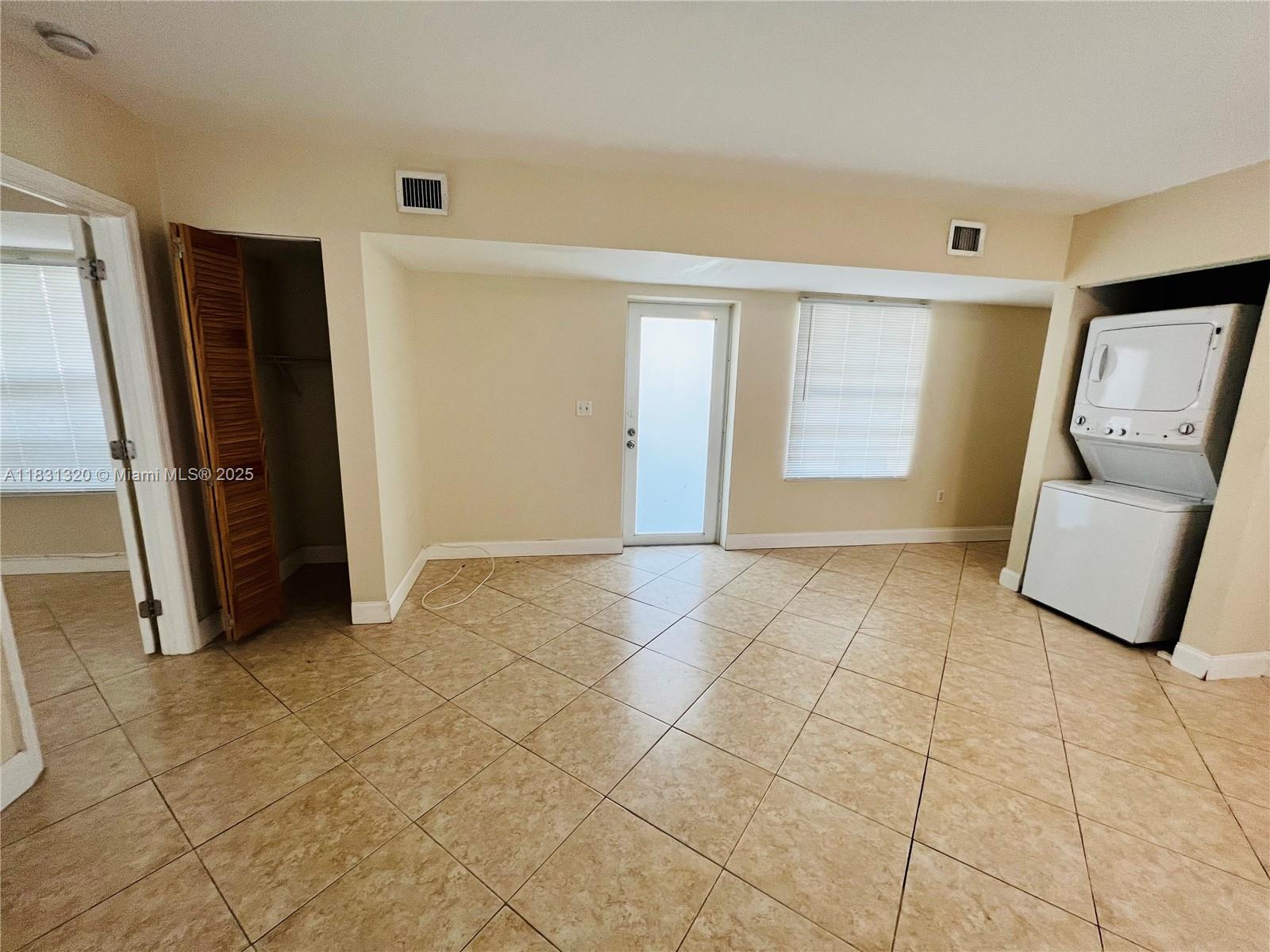 950 Bay Dr 6