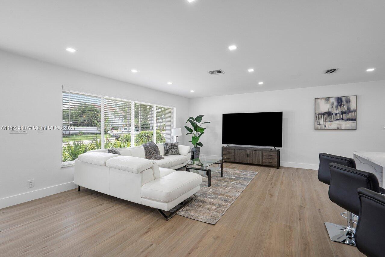 BOCA HARBOUR 8TH SEC - Residential Lease