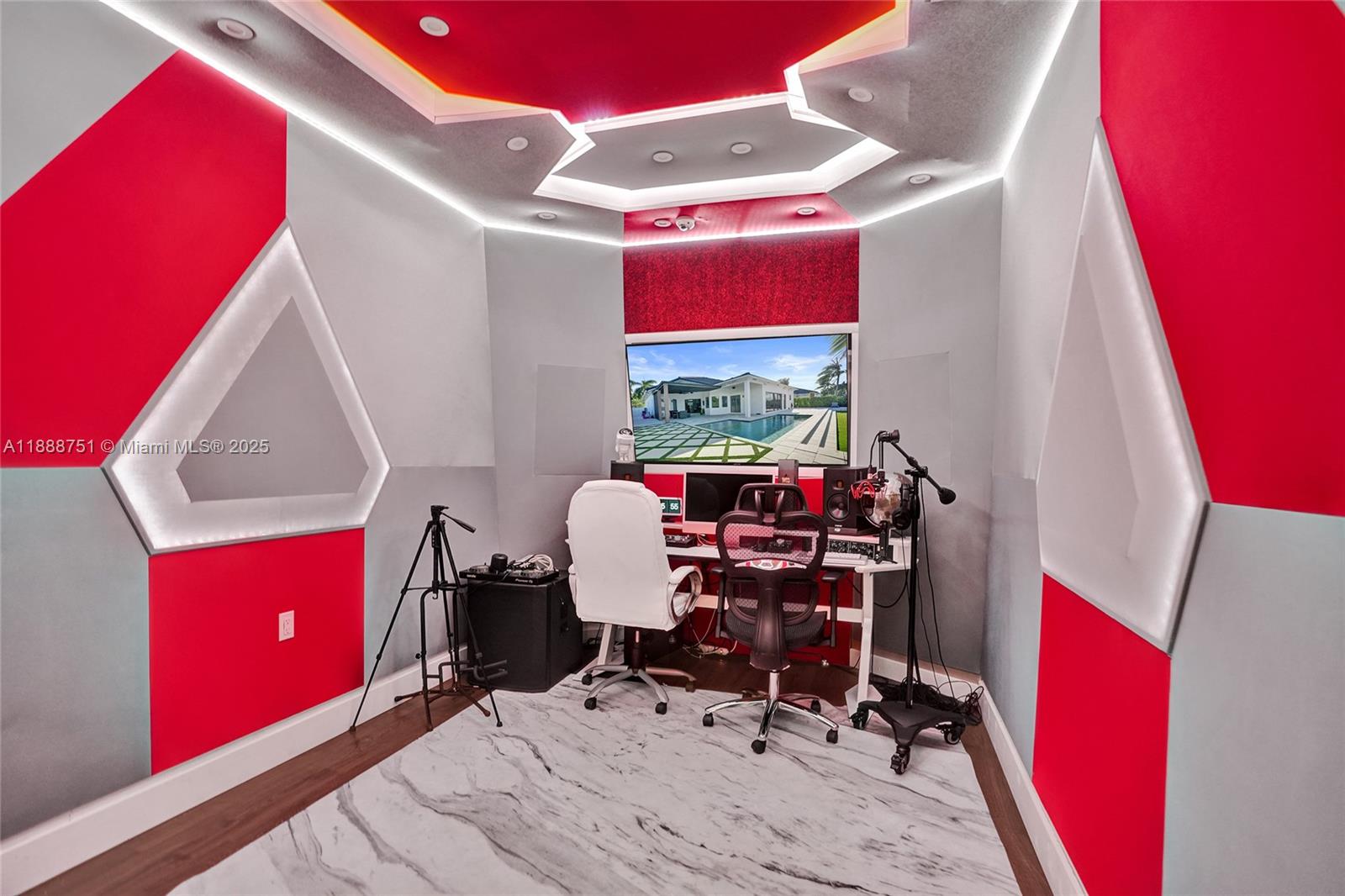 HARBOUR LAKES ESTATES - Residential