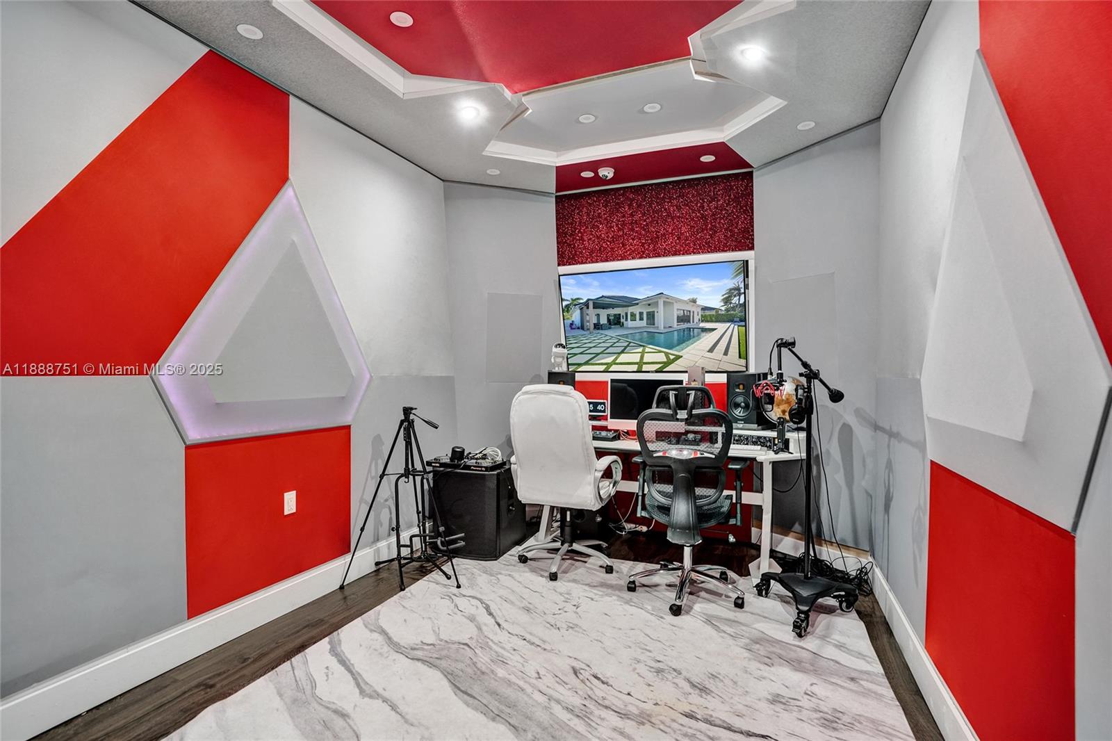 HARBOUR LAKES ESTATES - Residential