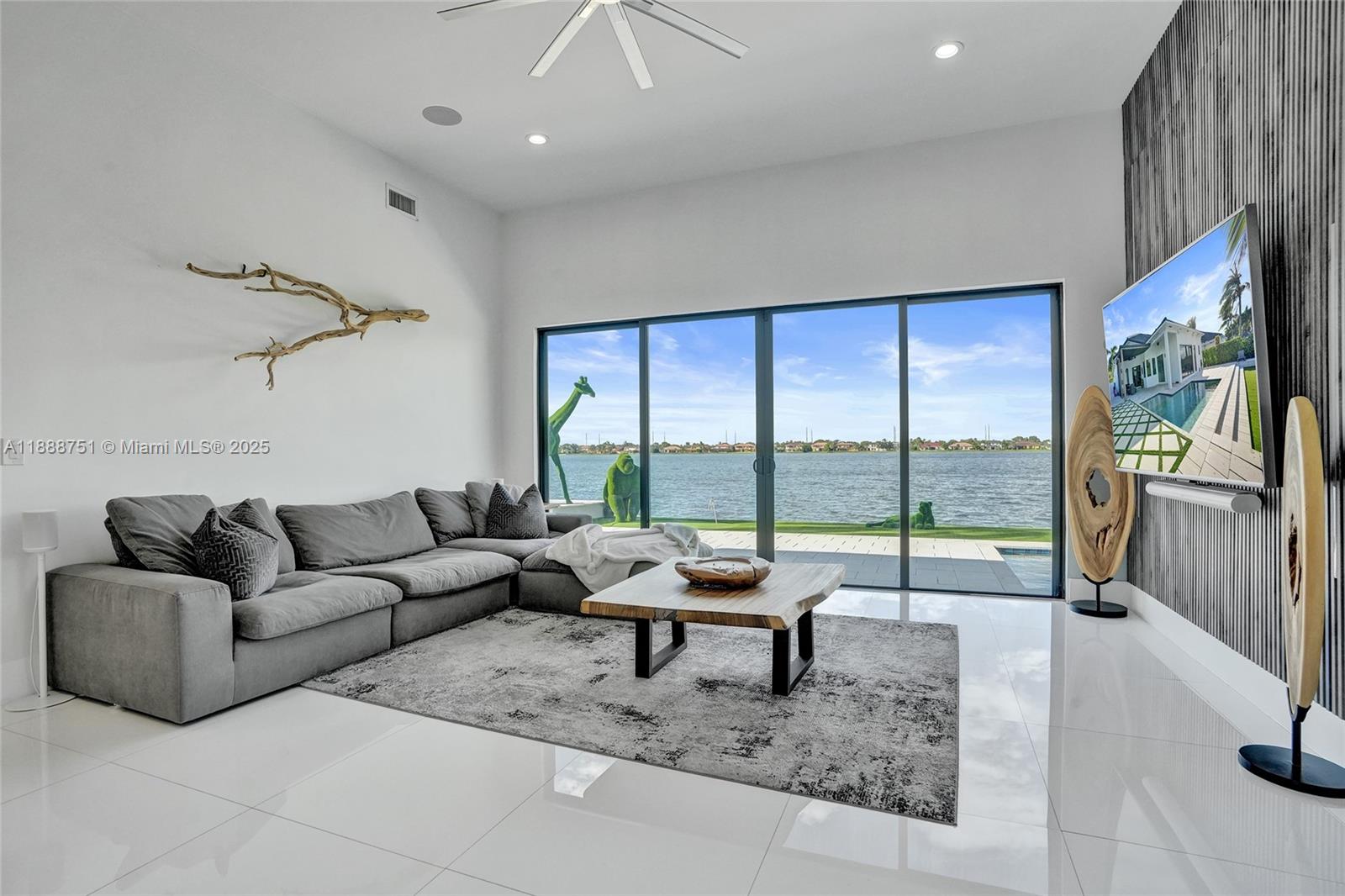 HARBOUR LAKES ESTATES - Residential