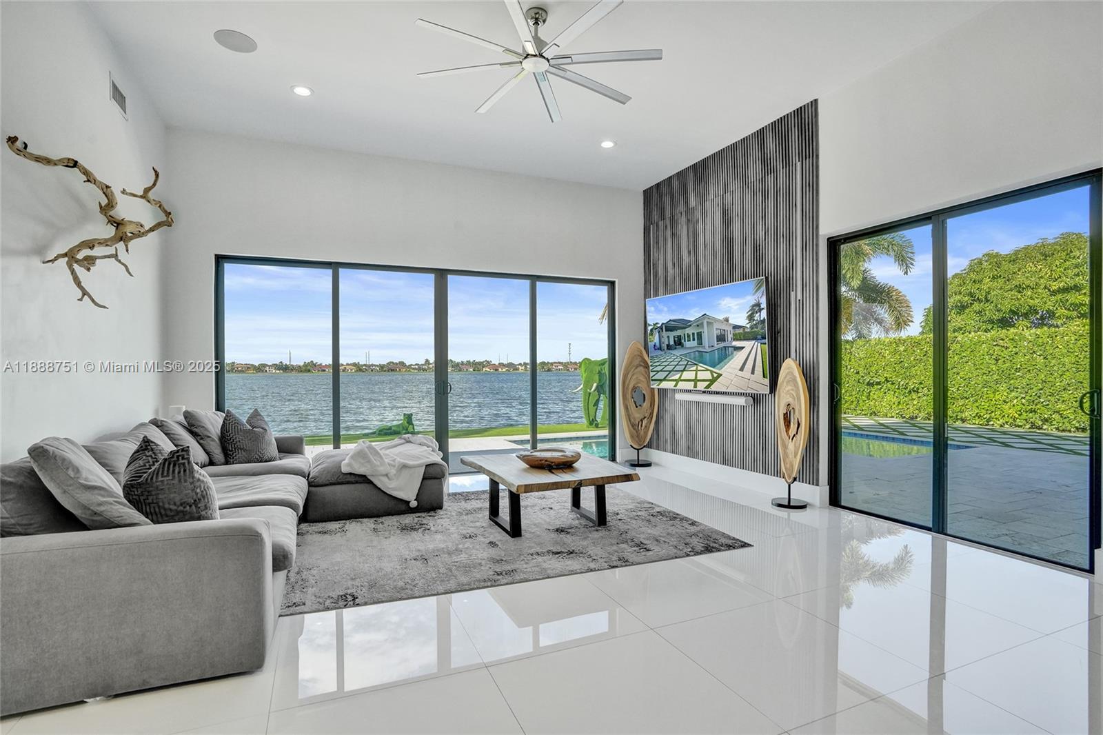 HARBOUR LAKES ESTATES - Residential