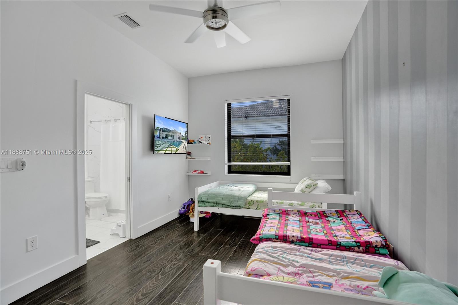 HARBOUR LAKES ESTATES - Residential