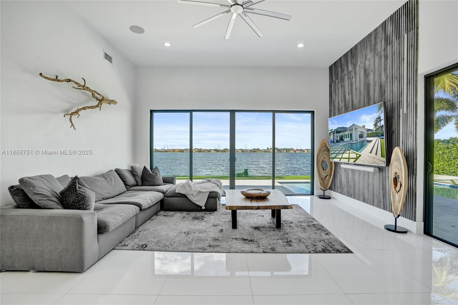 HARBOUR LAKES ESTATES - Residential