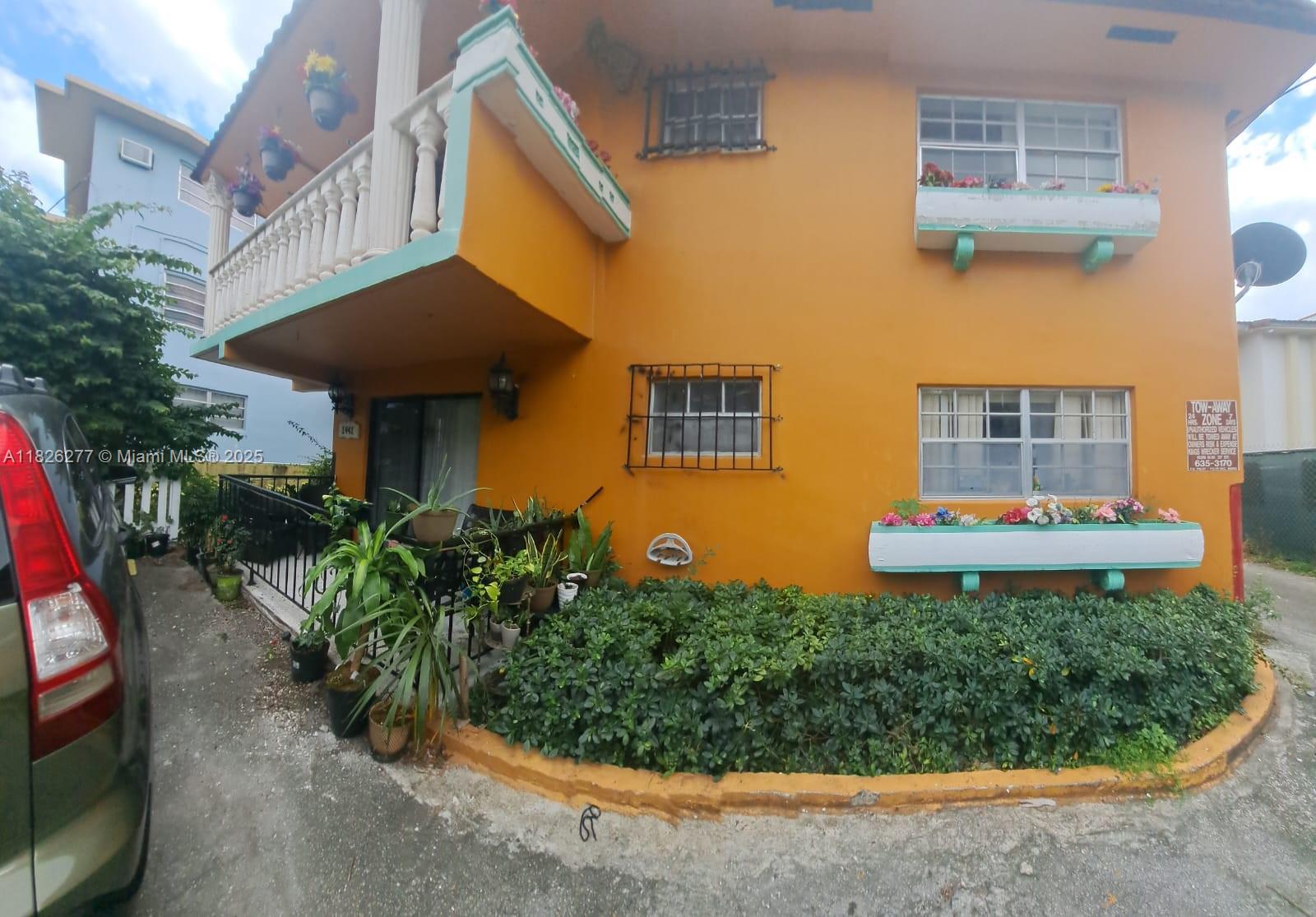 Charming 2/1 unit on 1st floor in Little Havana. Garden-style building with only 6 units. Close to Flagler Street, supermarkets, stores, schools, restaurants, and houses of worship. Easy access to public transportation