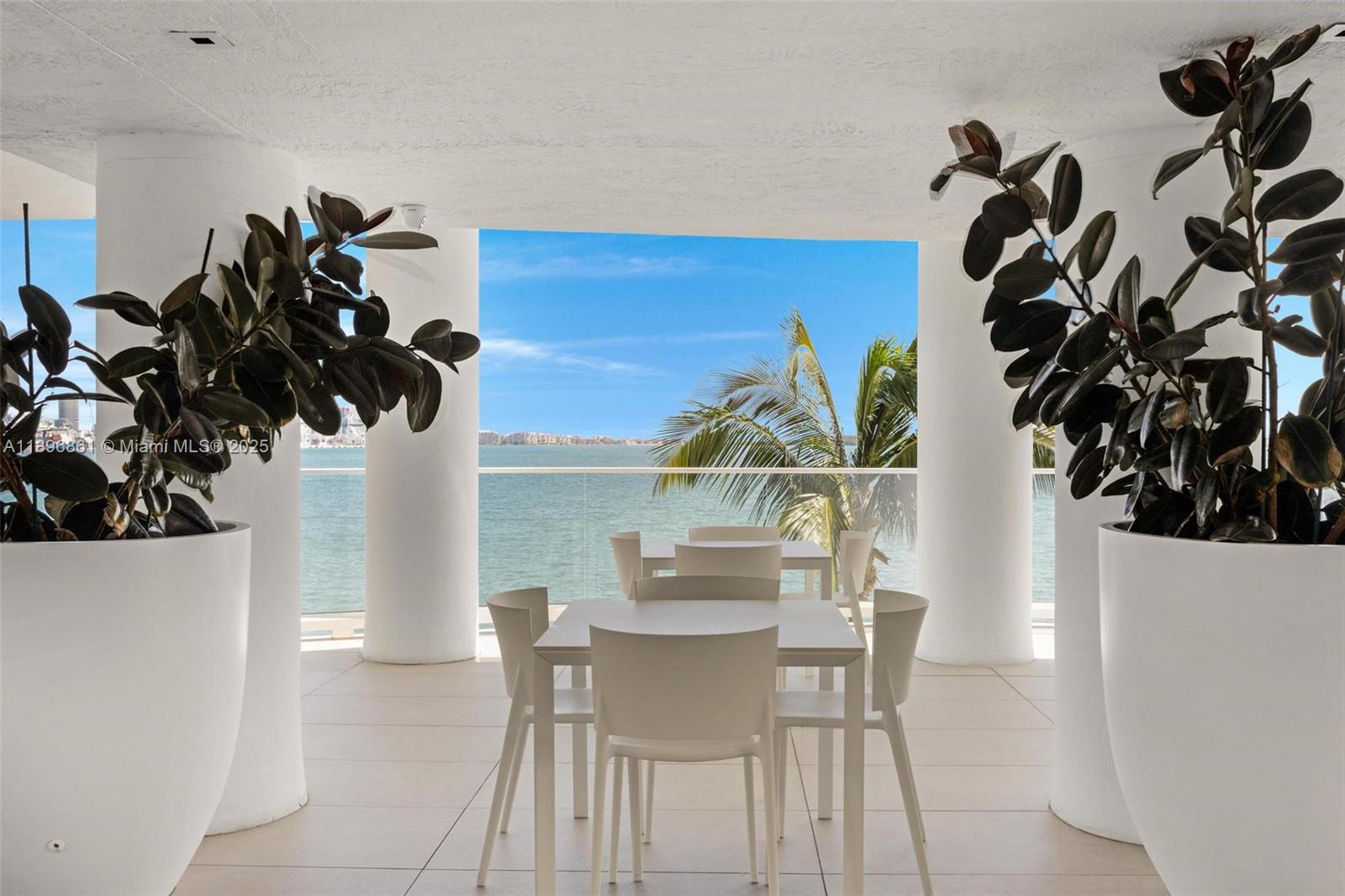 ISOLA CONDO - Residential
