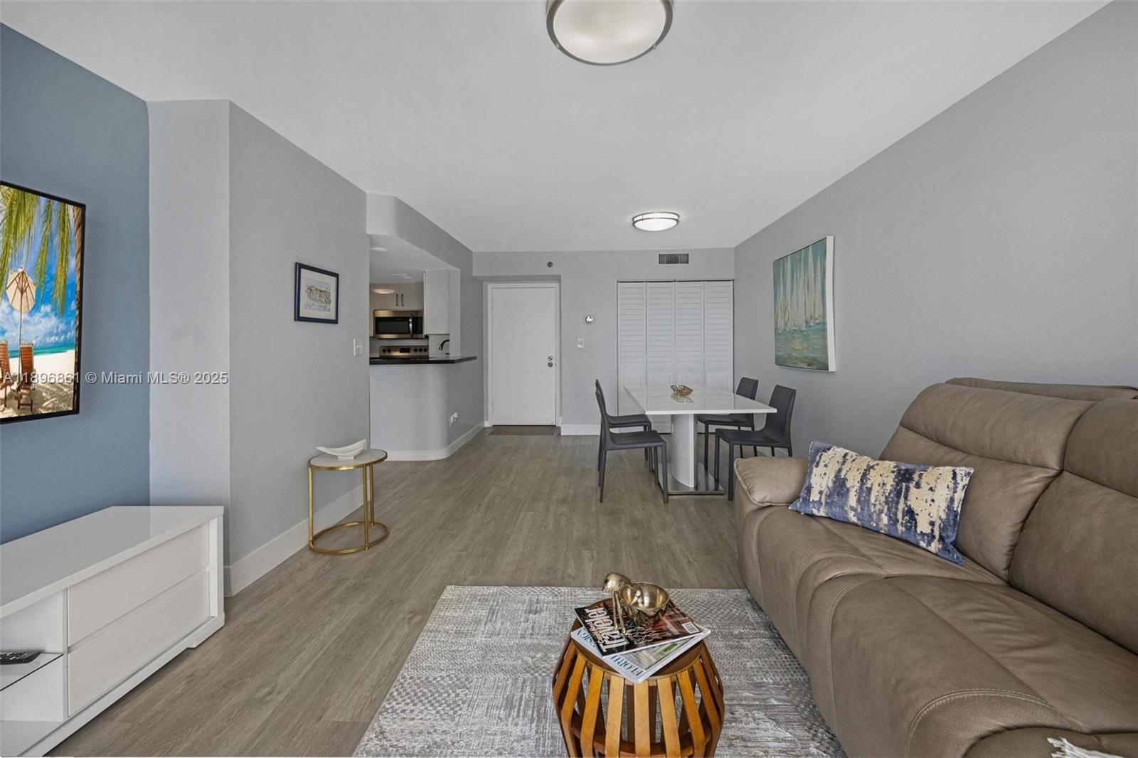 ISOLA CONDO - Residential