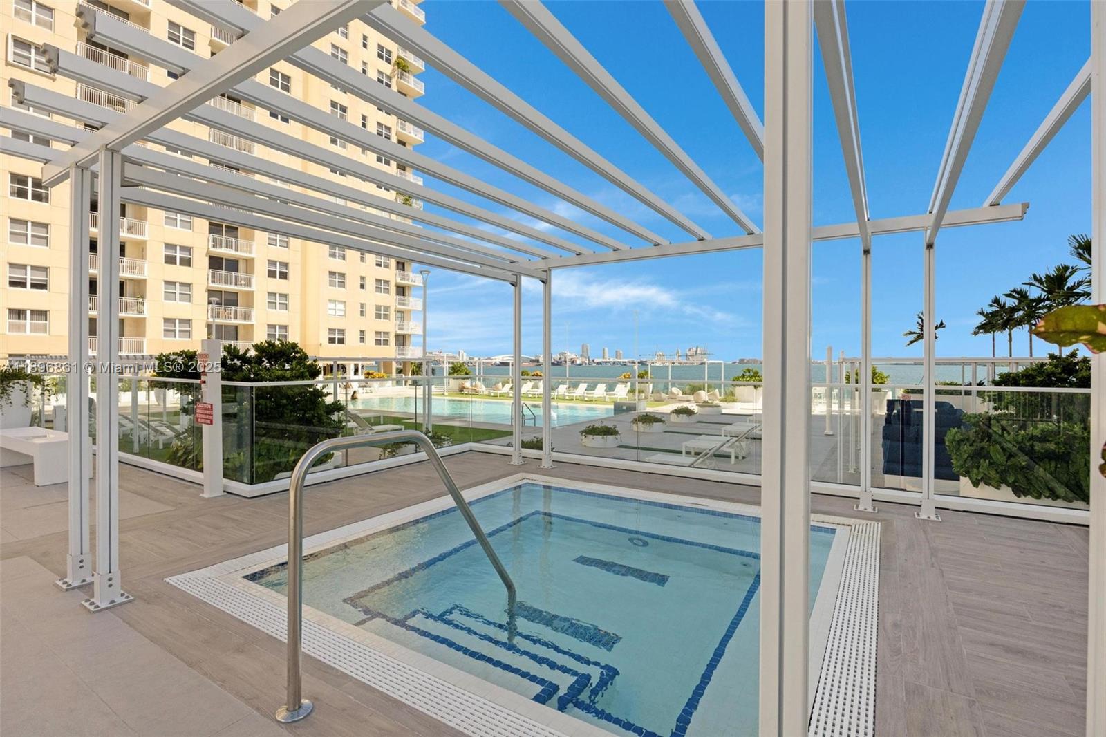 ISOLA CONDO - Residential