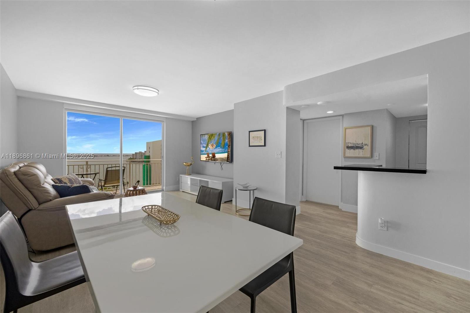 ISOLA CONDO - Residential