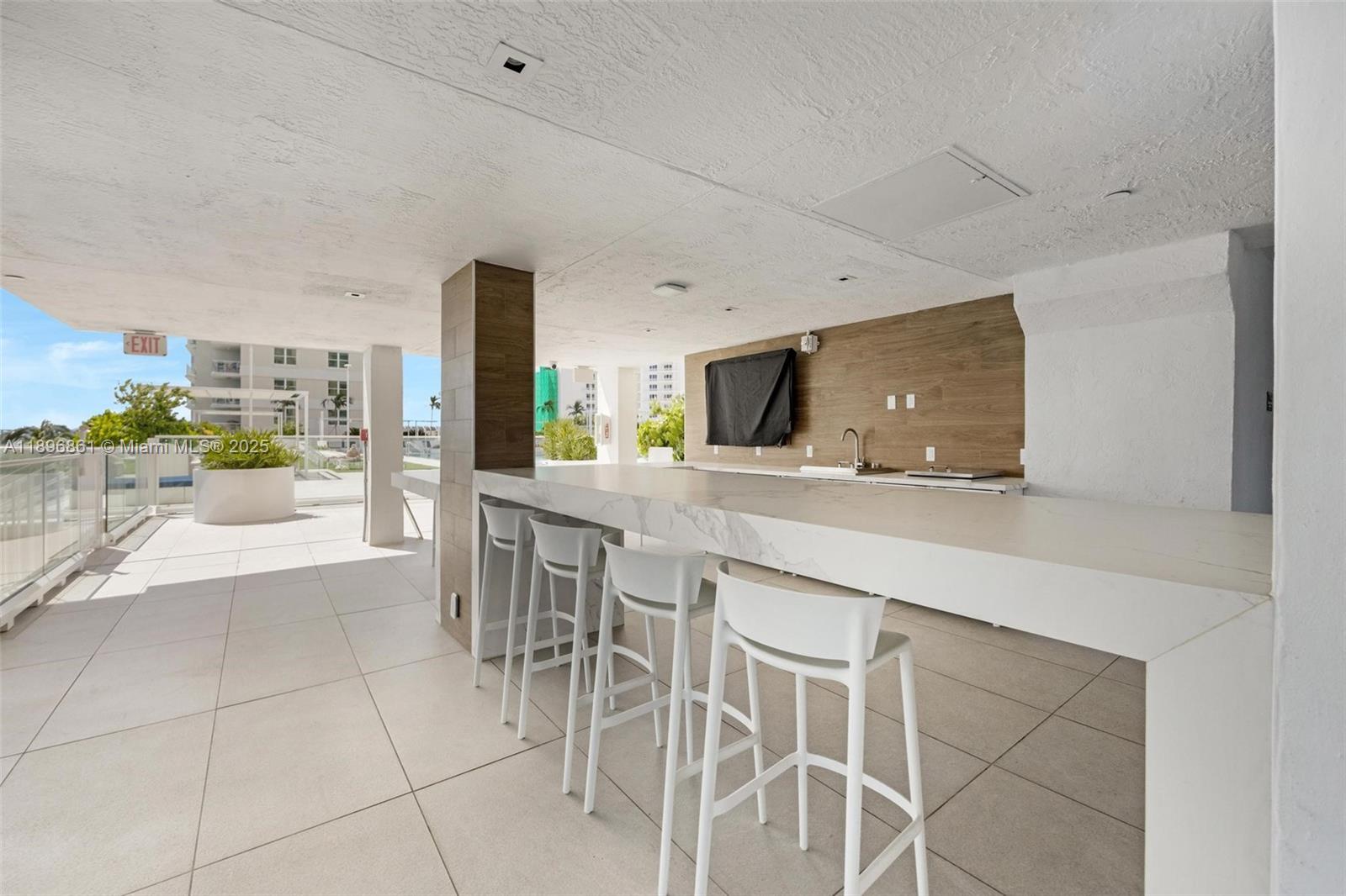 ISOLA CONDO - Residential
