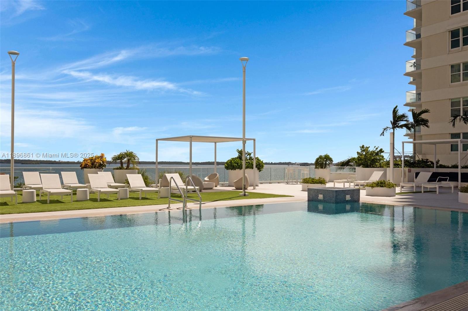 ISOLA CONDO - Residential