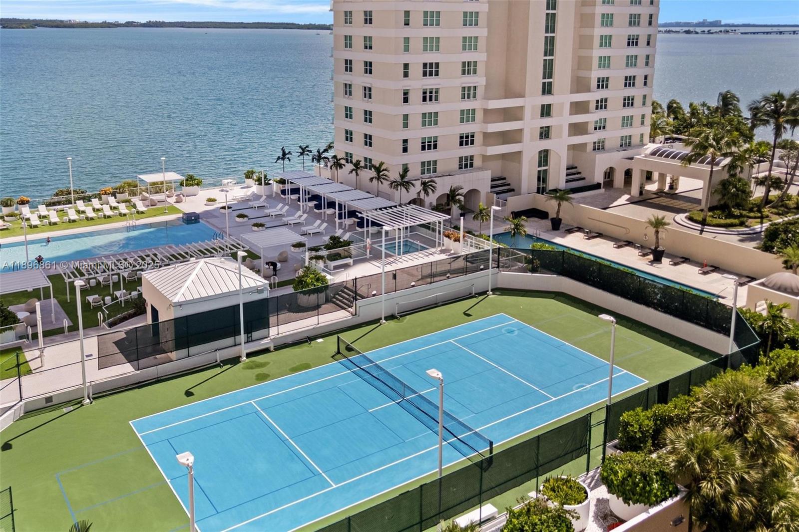 ISOLA CONDO - Residential