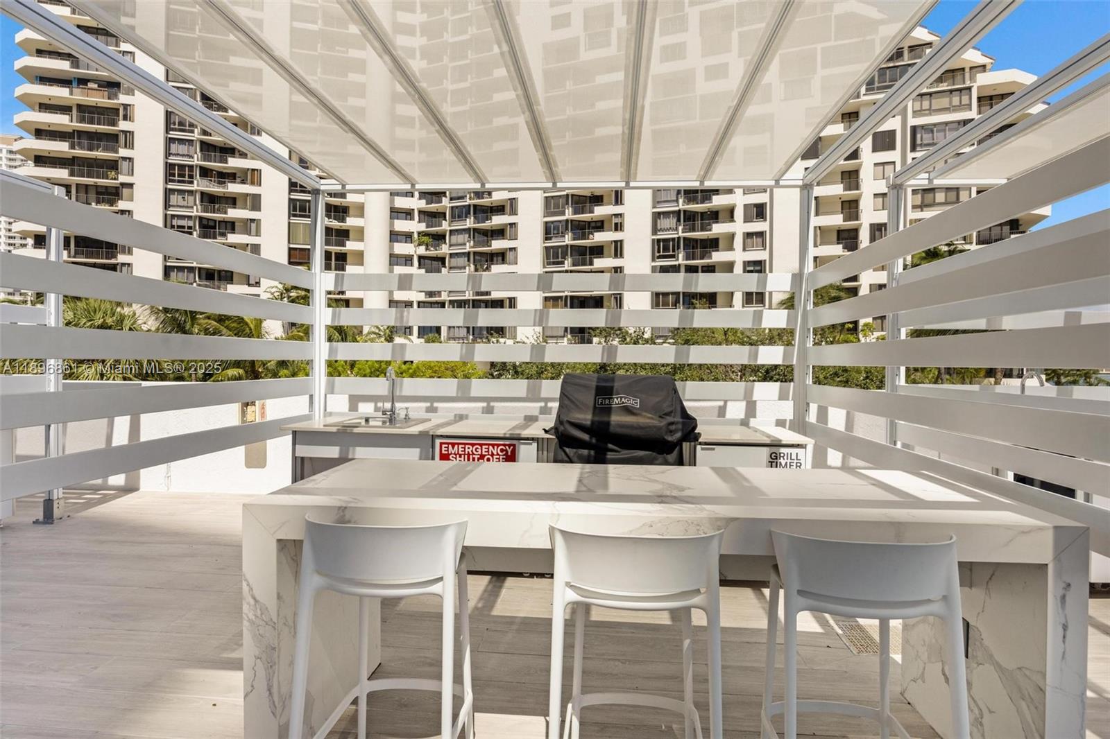 ISOLA CONDO - Residential