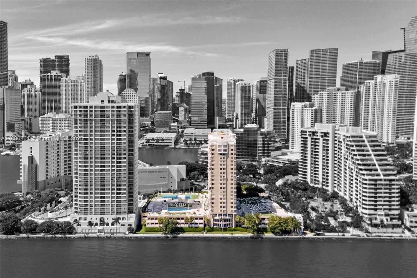 ISOLA CONDO - Residential
