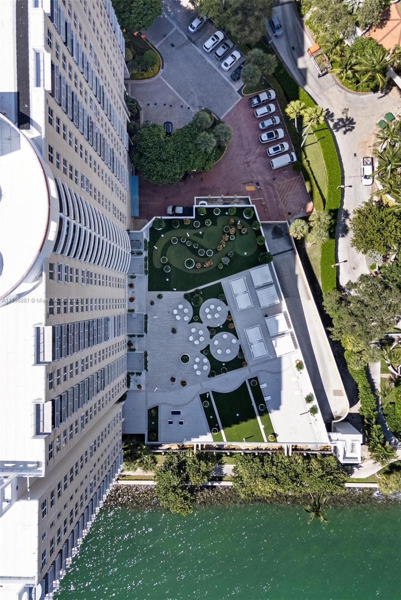 ISOLA CONDO - Residential