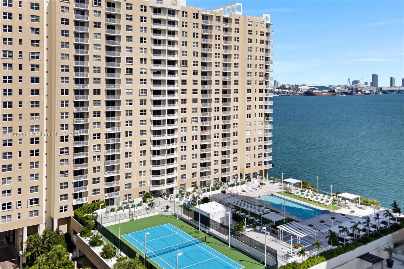ISOLA CONDO - Residential