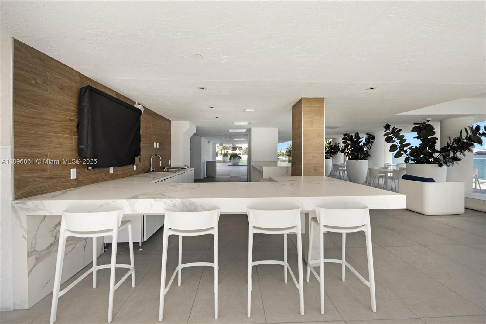 ISOLA CONDO - Residential