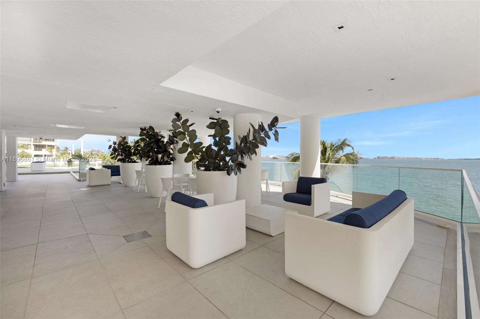 ISOLA CONDO - Residential