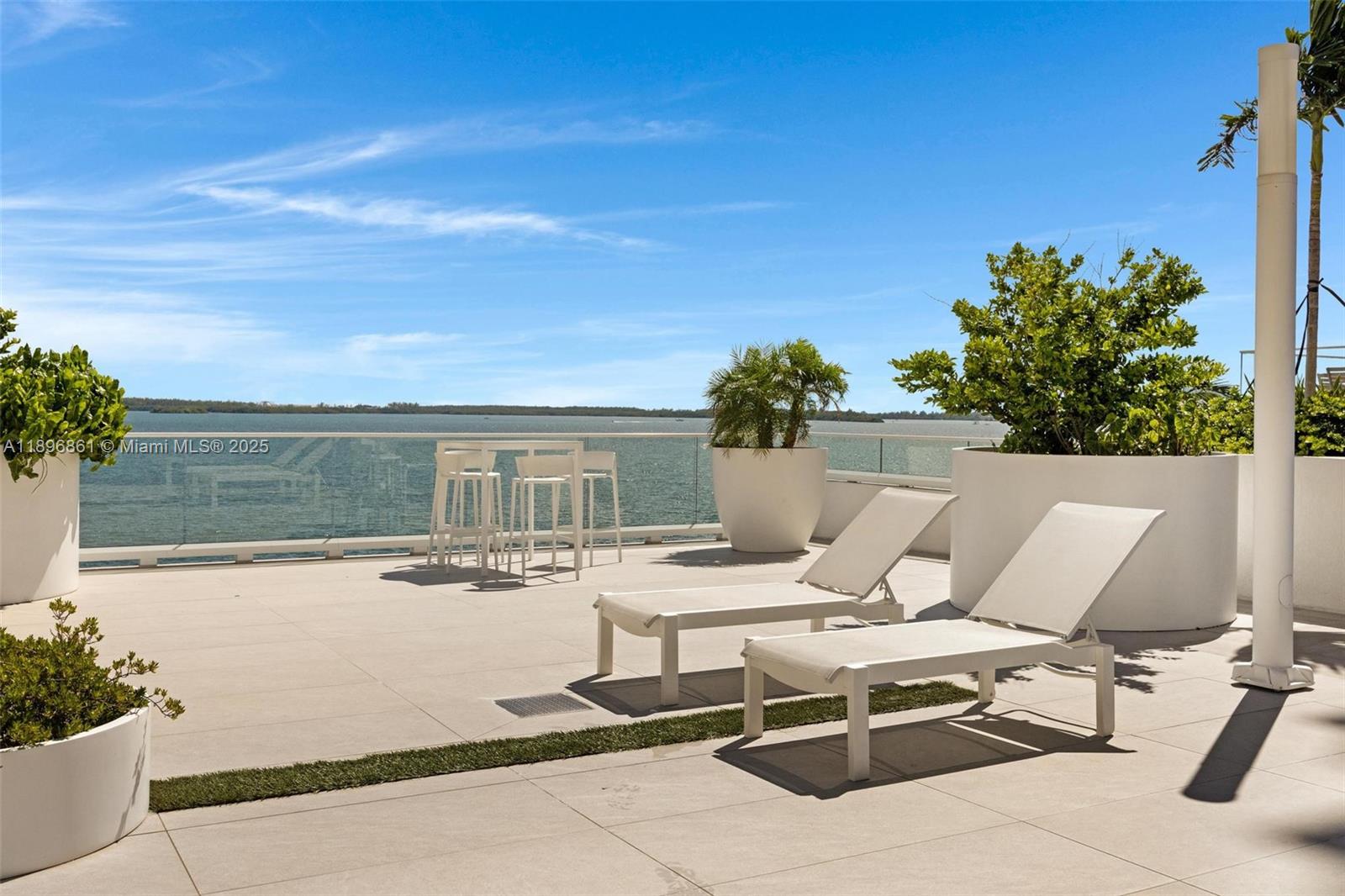 ISOLA CONDO - Residential