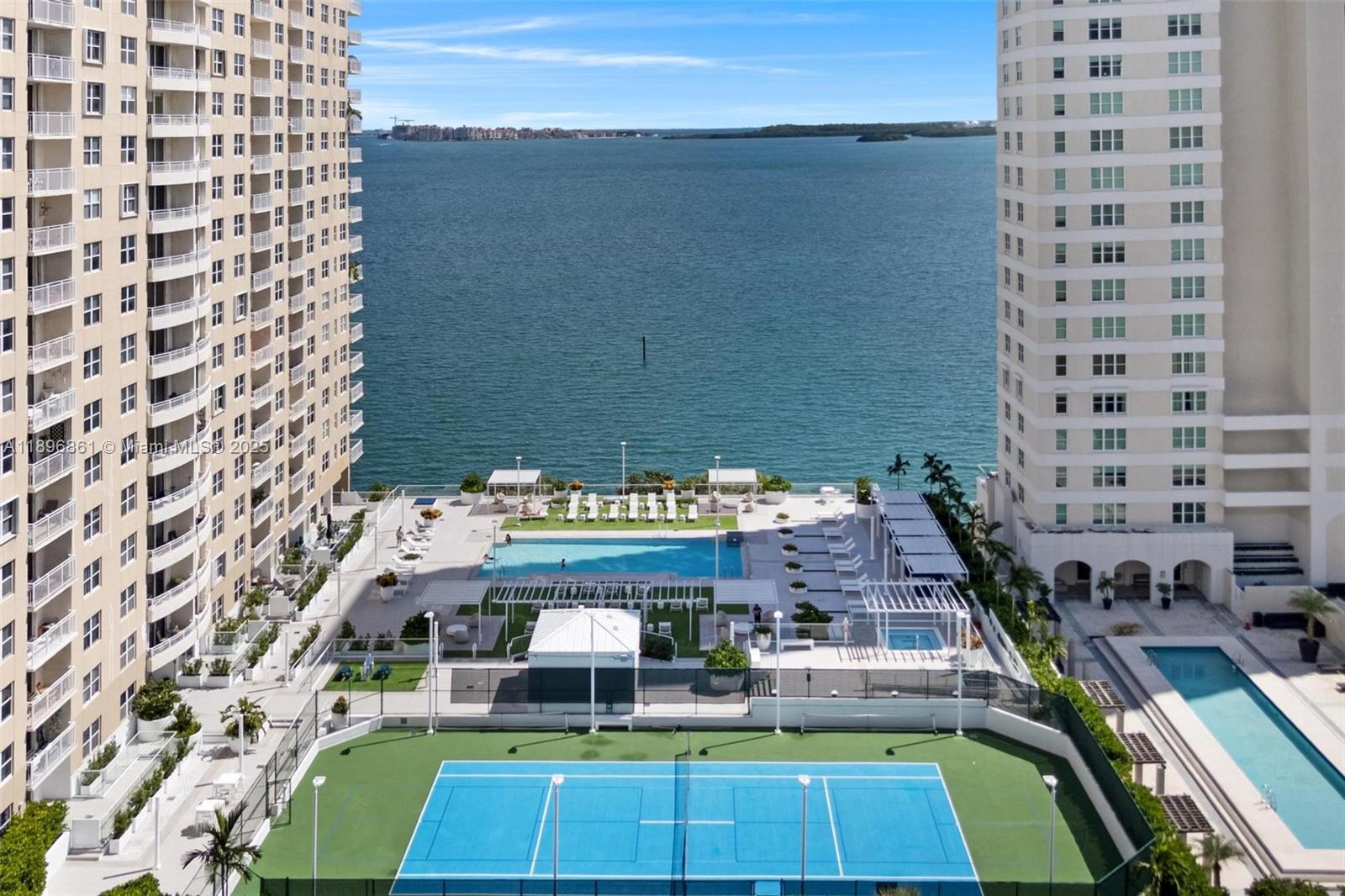ISOLA CONDO - Residential