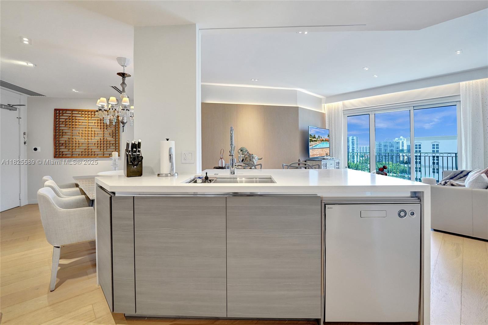 19900 E Country Club Dr TS16, Aventura, FL, 33180/$820,000 4 19900 E Country Club Dr TS16