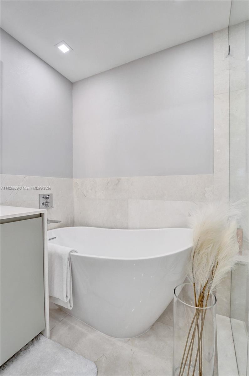 TURNBERRY VILLAGE SO TOWE - Residential