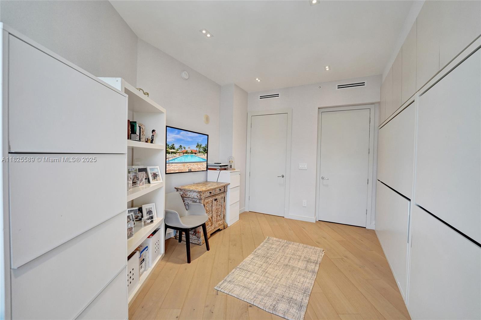 TURNBERRY VILLAGE SO TOWE - Residential