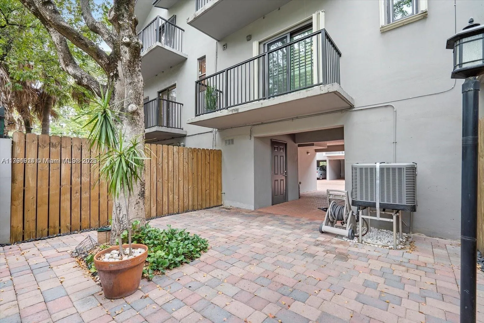 Miami, Florida 33133, United States, 2 Bedrooms Bedrooms, ,2 BathroomsBathrooms,Residential,Active,118089