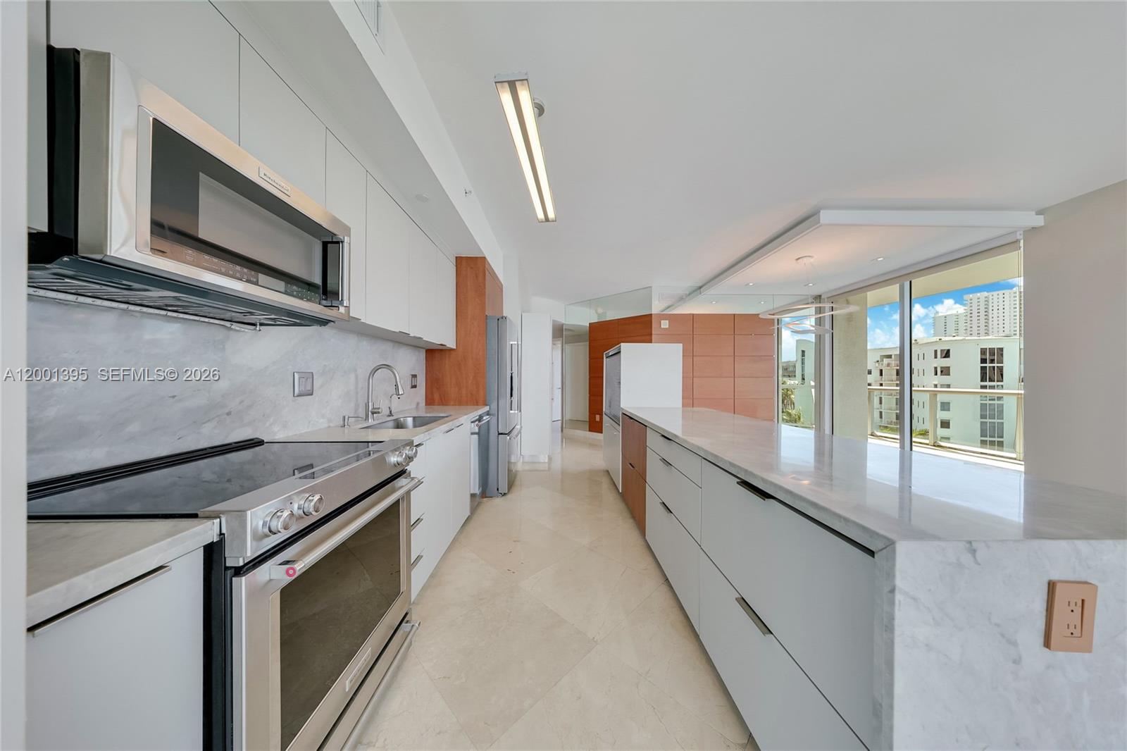 3131 NE 188th St 1-808