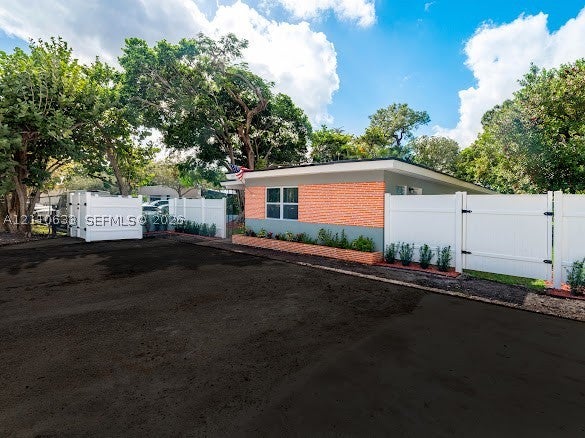 1017 NE 14th Ave