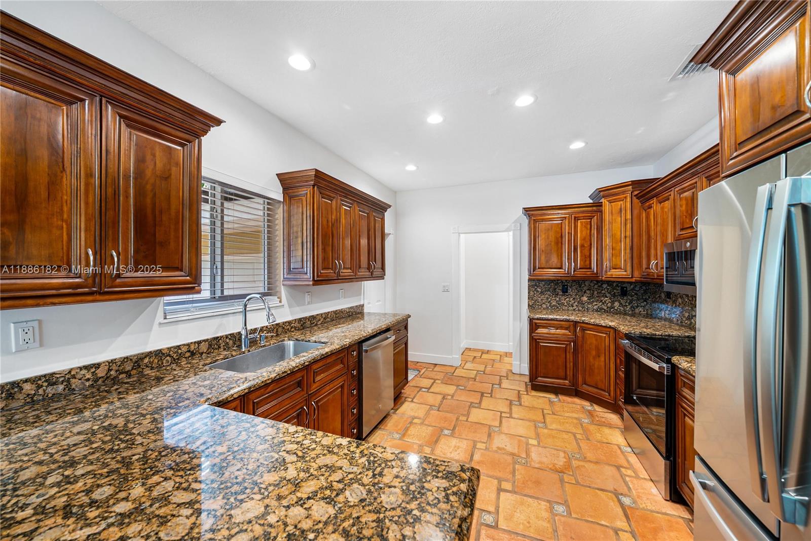 CORAL GABLES RIVIERA SEC - Residential Lease