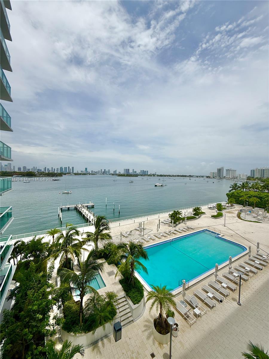 1000 West Ave 520