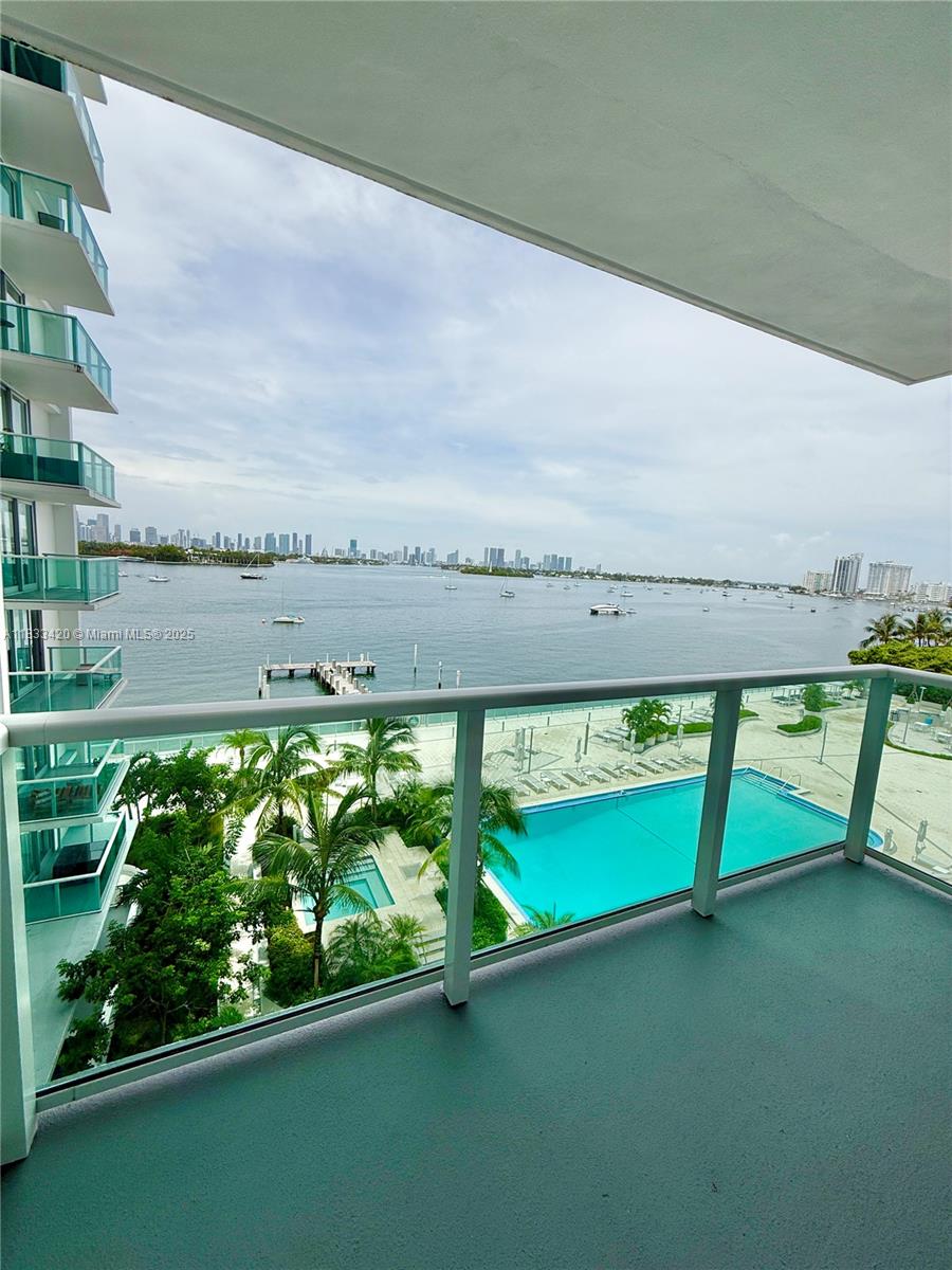 1000 West Ave 520