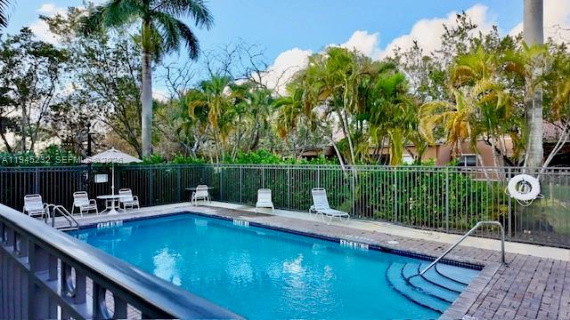 SUNSET PLAZA - Residential