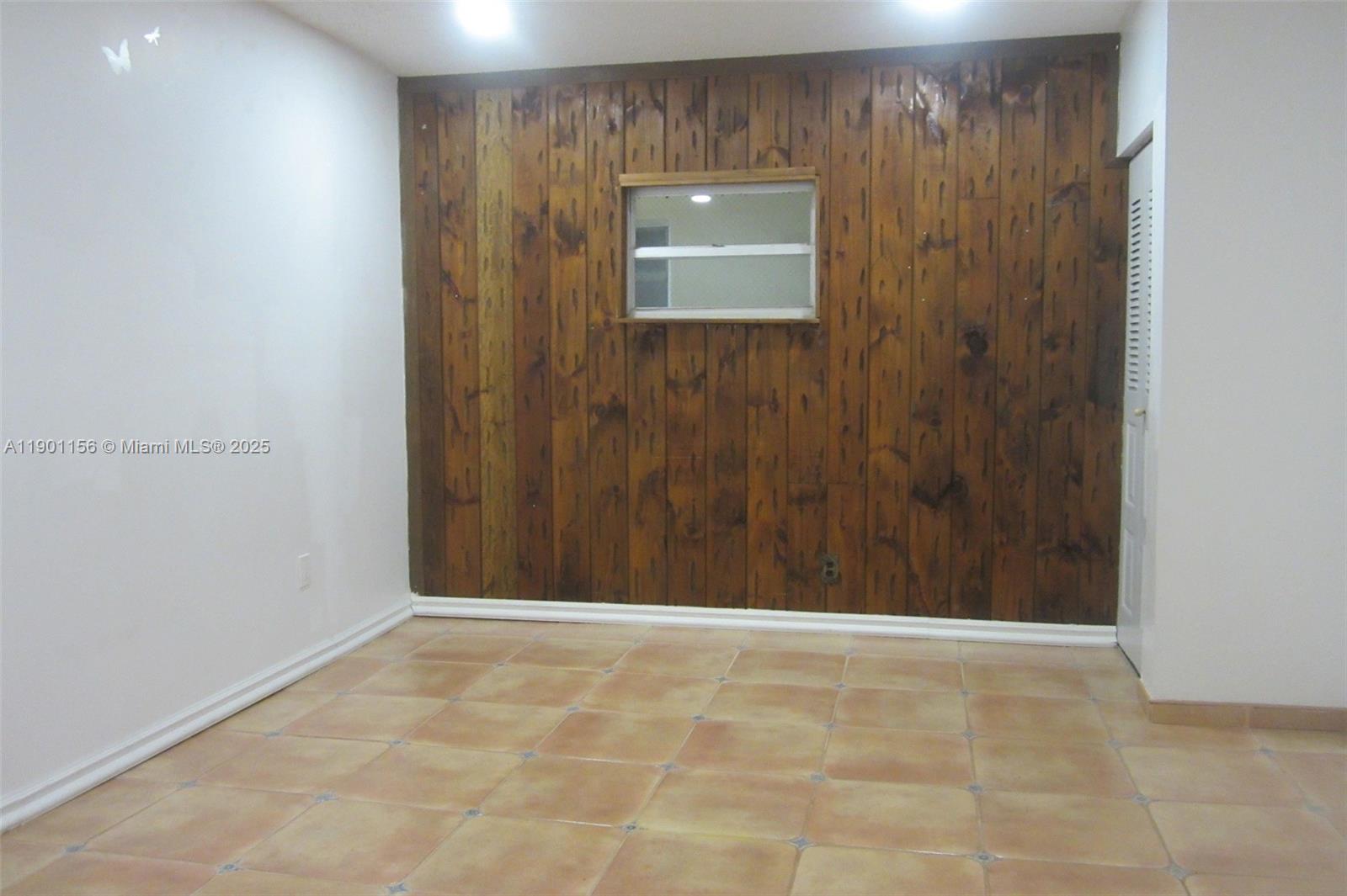 EMERALD ISLES WEST PHASE - Residential Lease