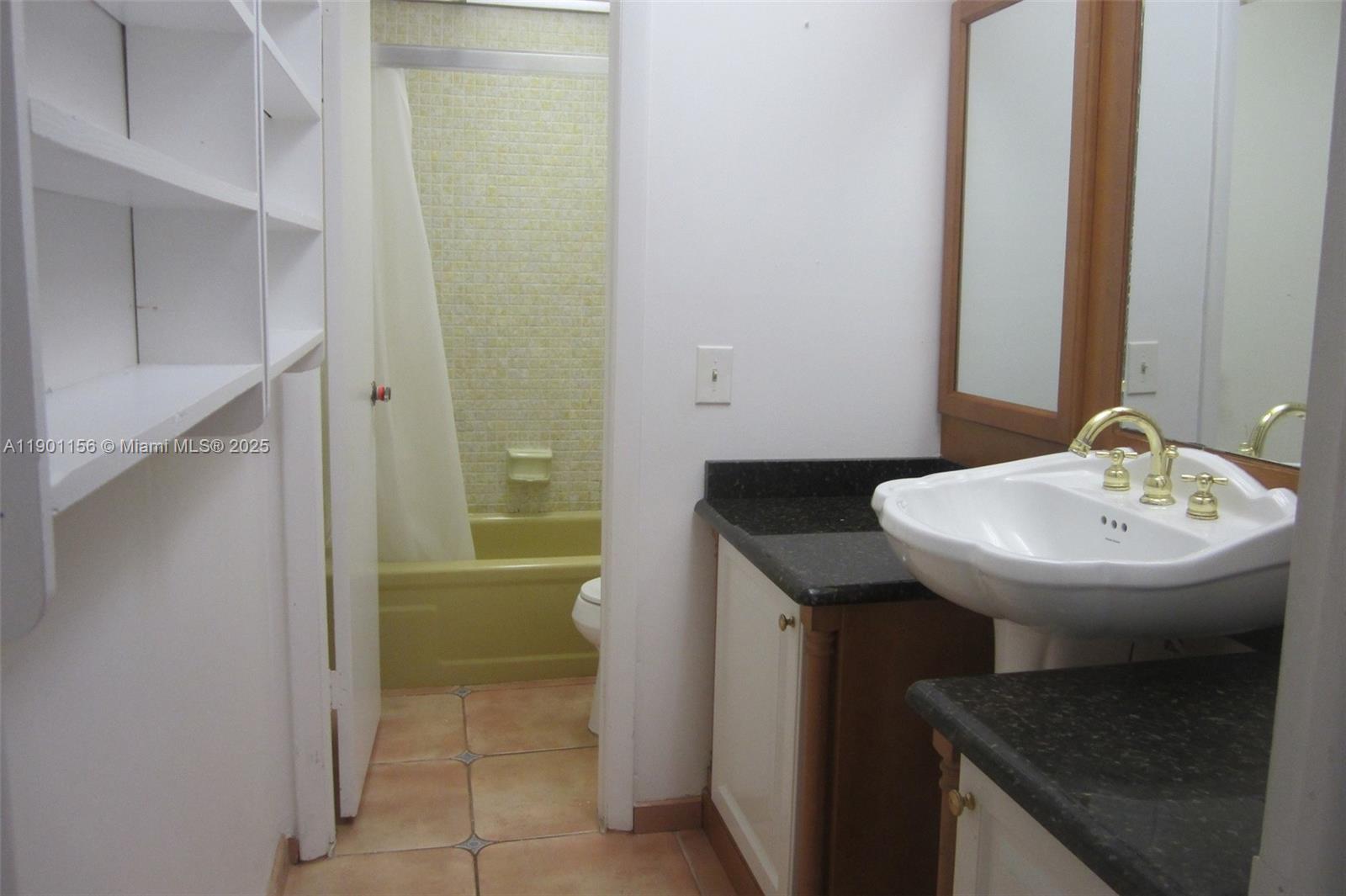 EMERALD ISLES WEST PHASE - Residential Lease