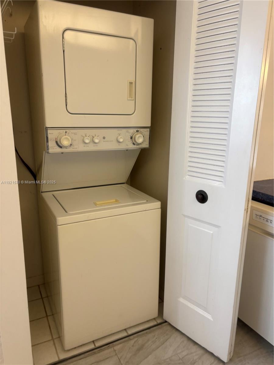 WINDWOOD ISLES CONDO - Residential