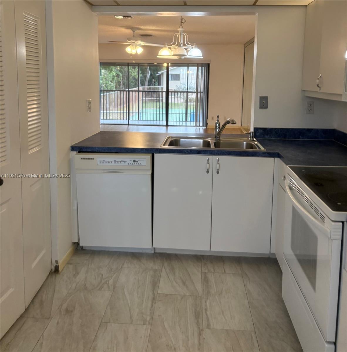 WINDWOOD ISLES CONDO - Residential