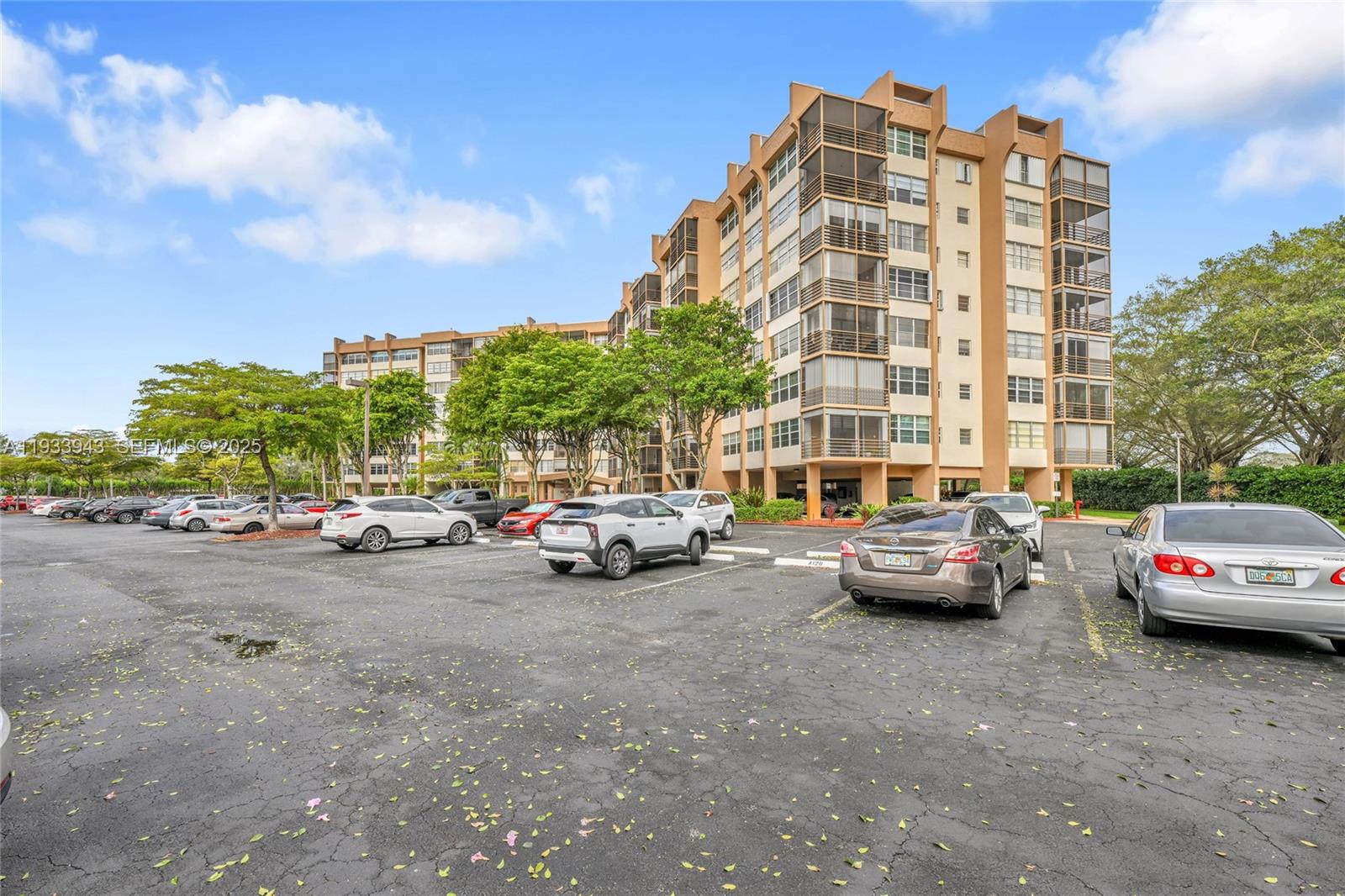 1400 Saint Charles Pl 207