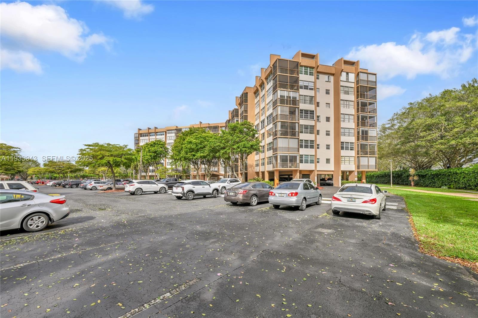 1400 Saint Charles Pl 207