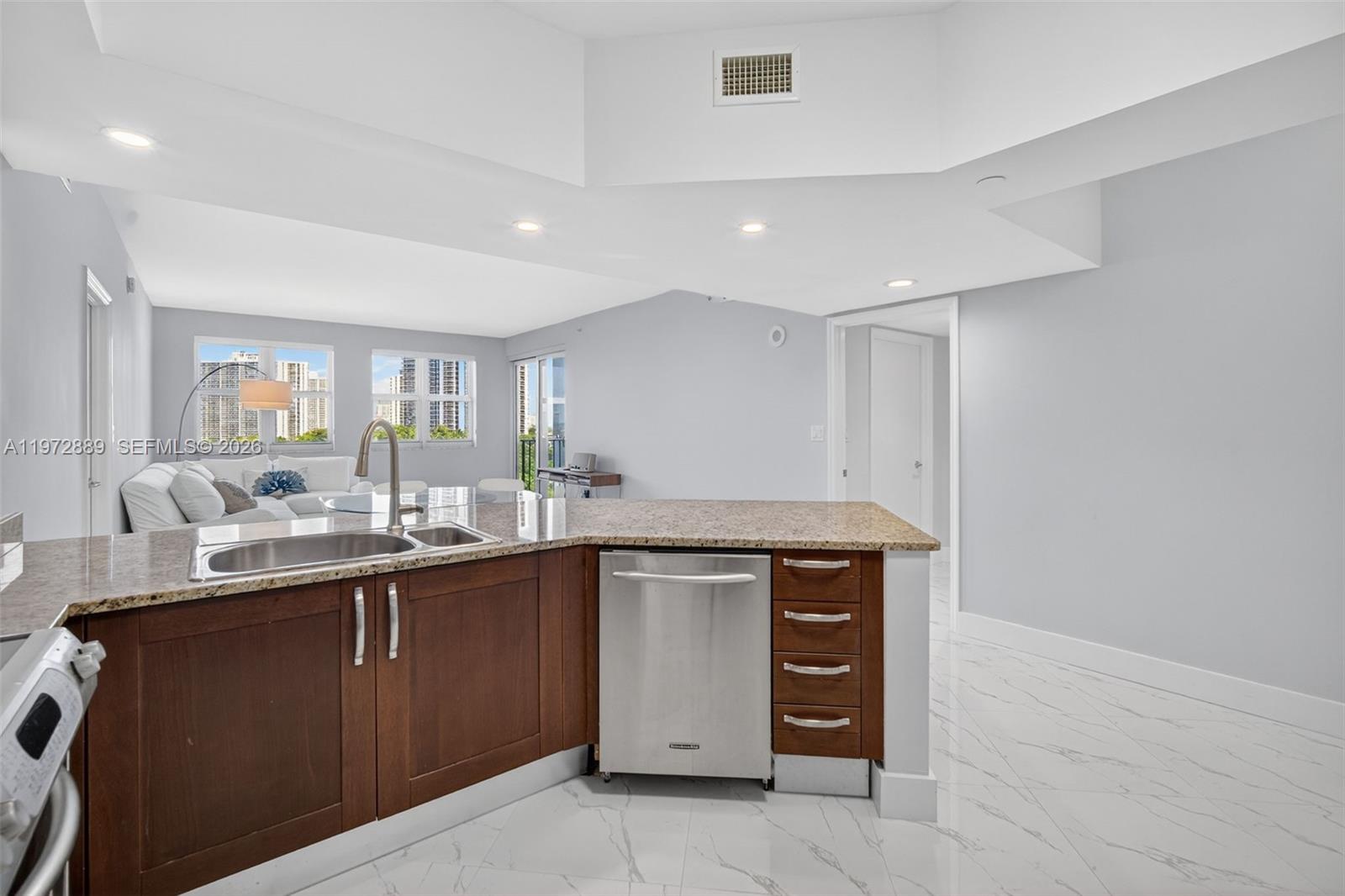 TURNBERRY VLG NO TOWER CO - Residential