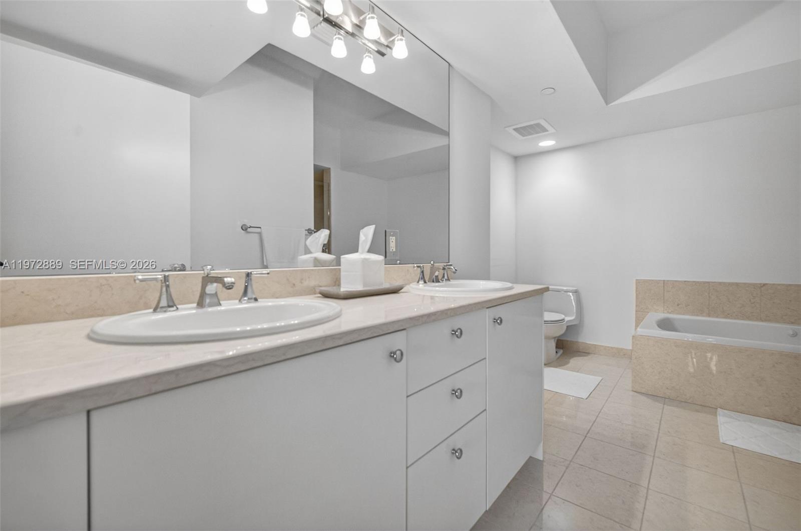 TURNBERRY VLG NO TOWER CO - Residential