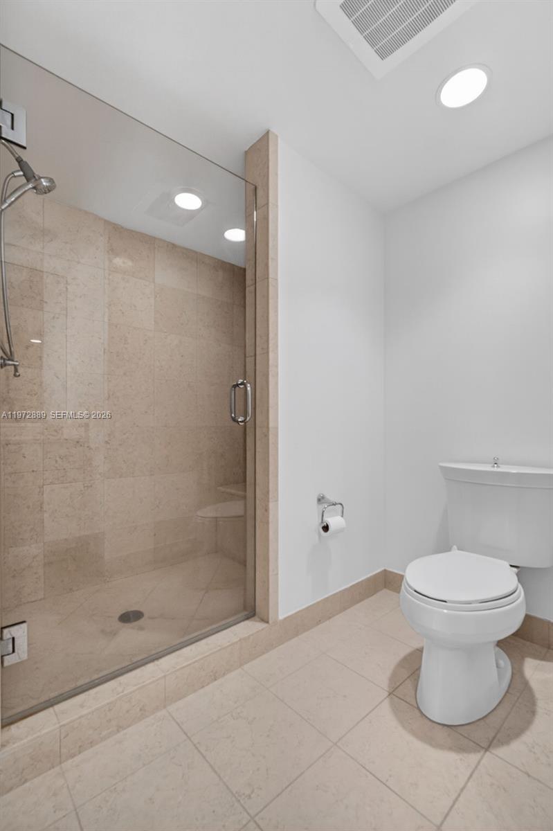 TURNBERRY VLG NO TOWER CO - Residential