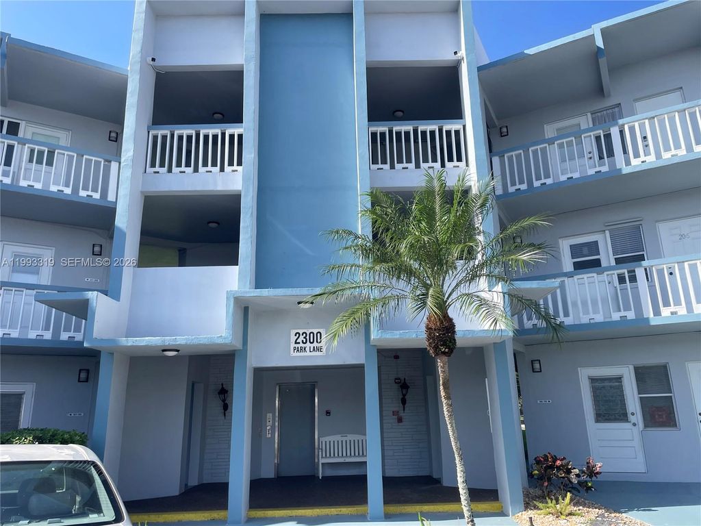 Photo of 2300 Park Ln #208, Hollywood, FL 33021 (MLS # A11993319)