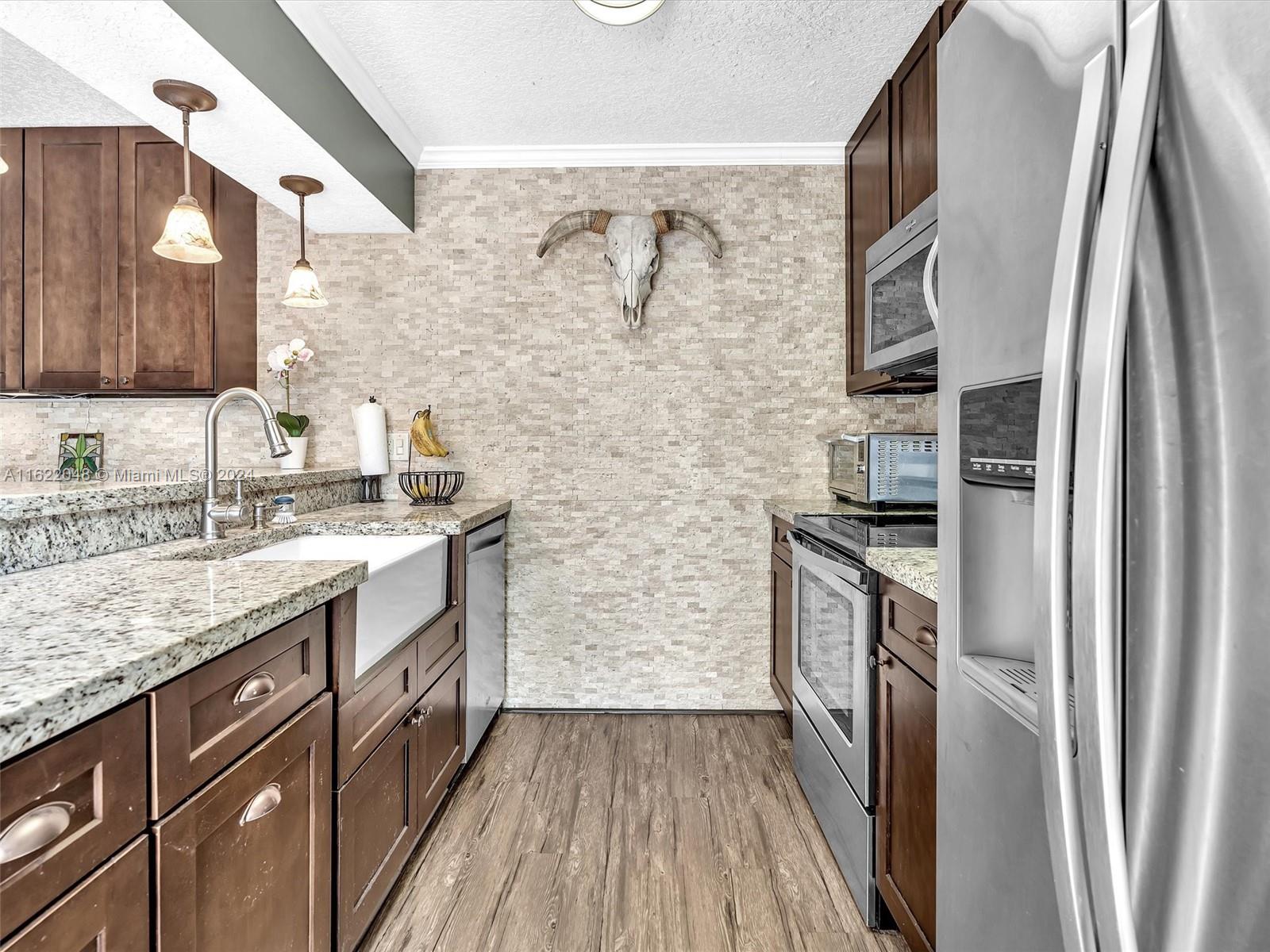 C H E ACRES - Residential