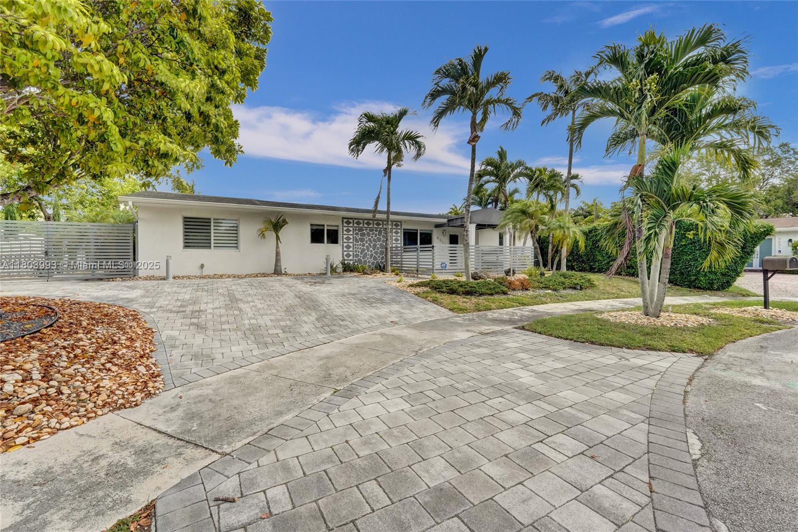 Rental Property at 9511 Sw 79th St, Miami, Broward County, Florida - Bedrooms: 3 
Bathrooms: 2  - $4,900 MO.