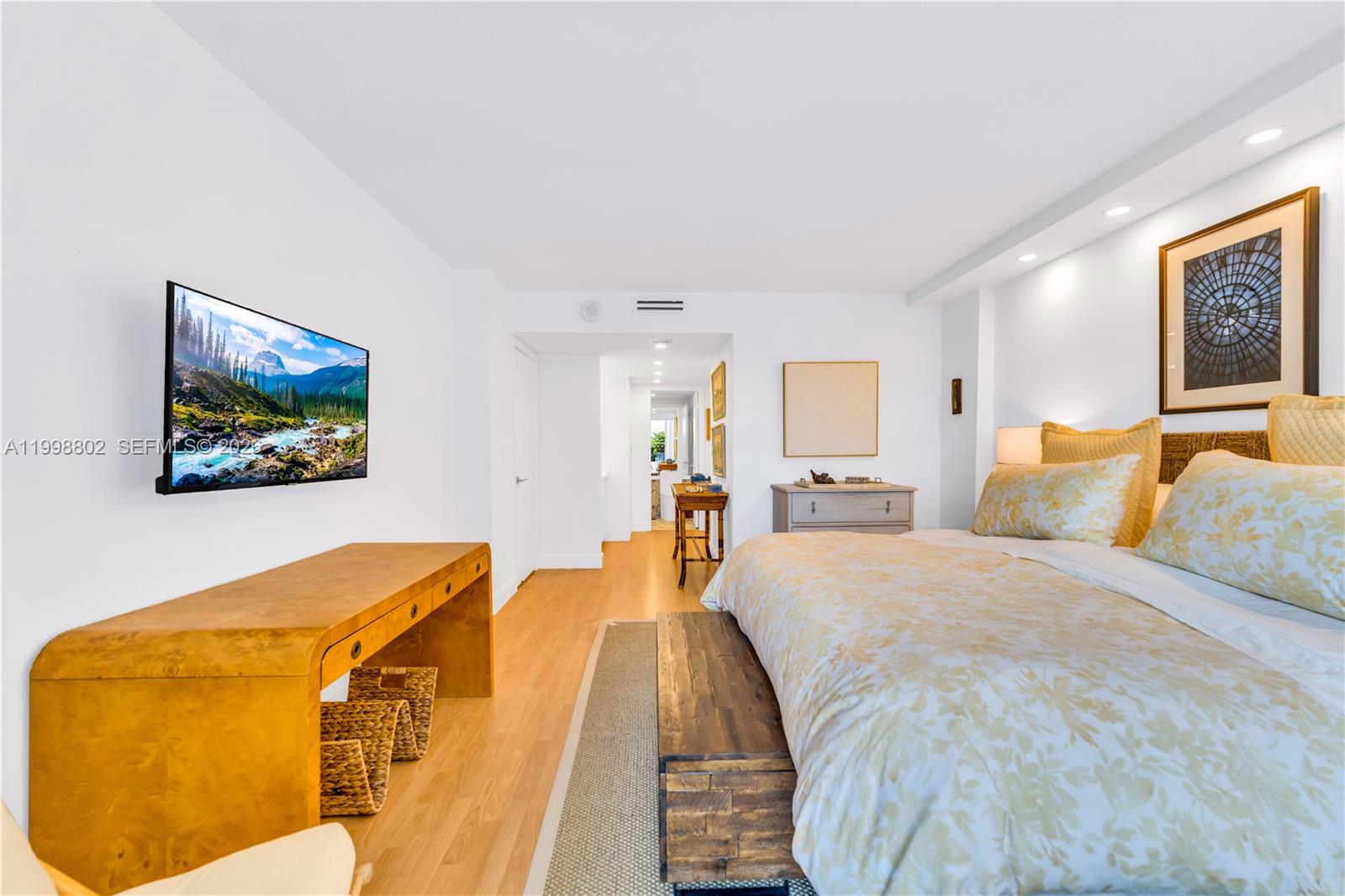 COMMODORE CLUB SOUTH COND - Residential Lease