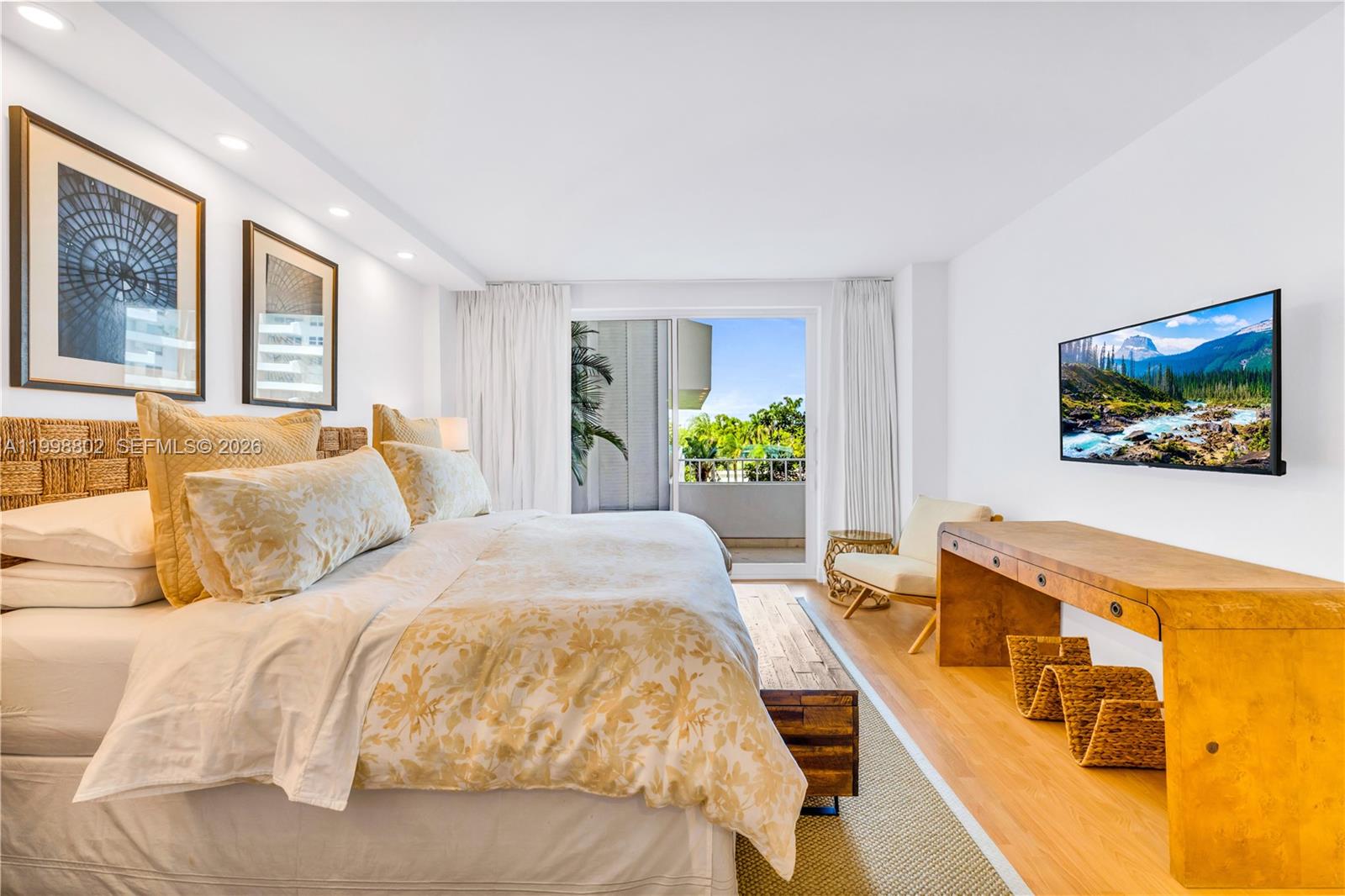 COMMODORE CLUB SOUTH COND - Residential Lease