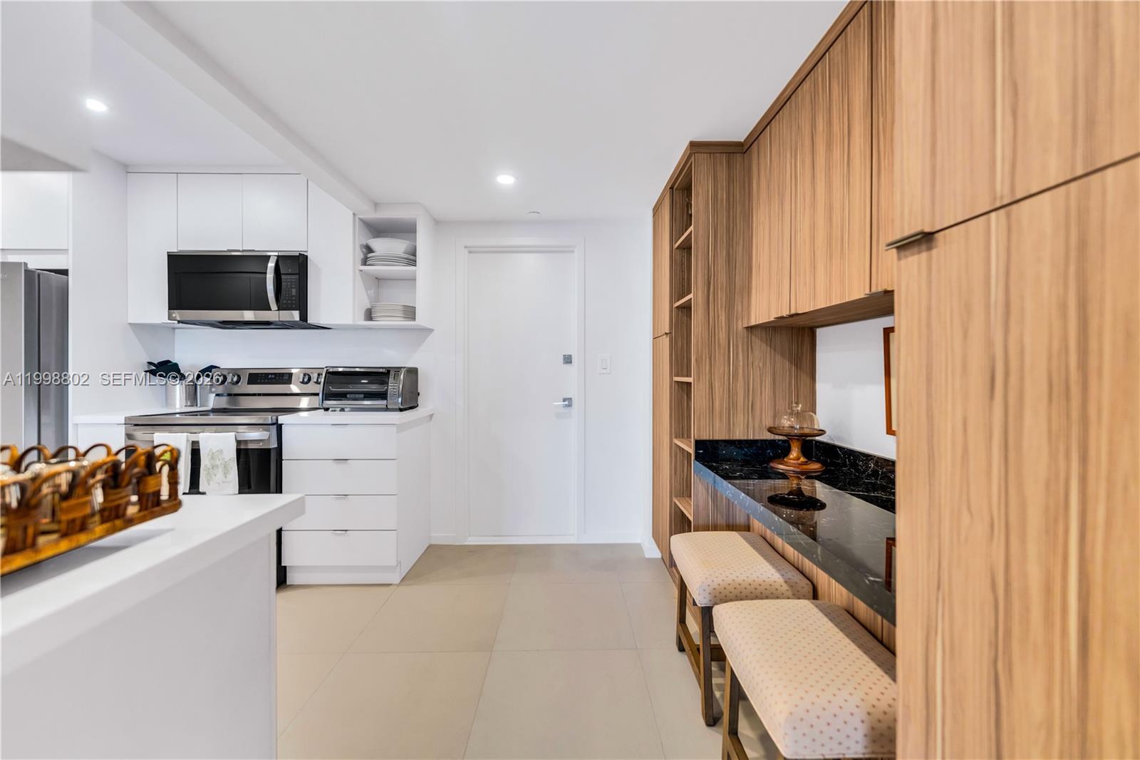 COMMODORE CLUB SOUTH COND - Residential Lease