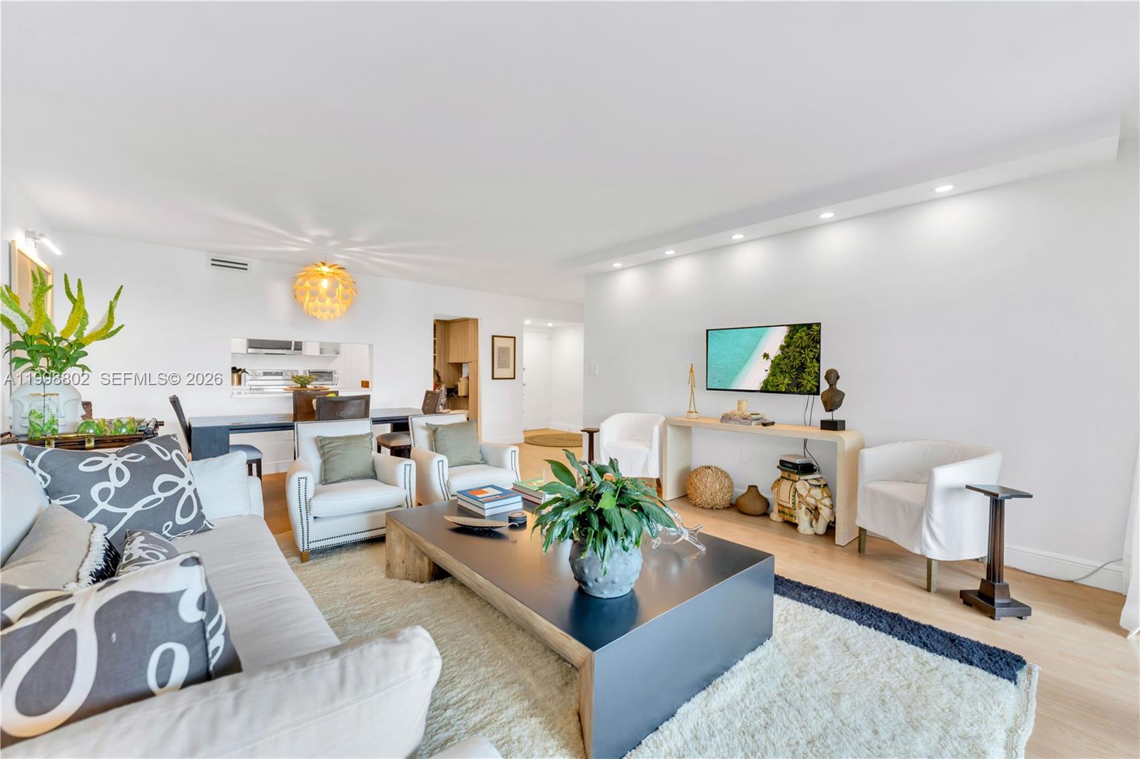 COMMODORE CLUB SOUTH COND - Residential Lease